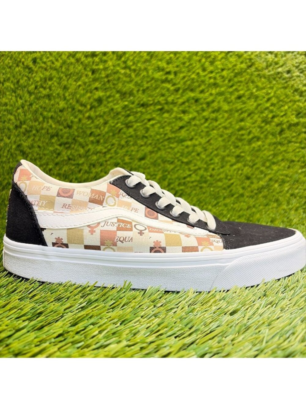 Vans Ward Divine Low Women Size 8 Black White Athletic Skateboard Shoes Sneakers